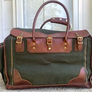 Orvis sporting traditions Green and Brown Leather duffle bag